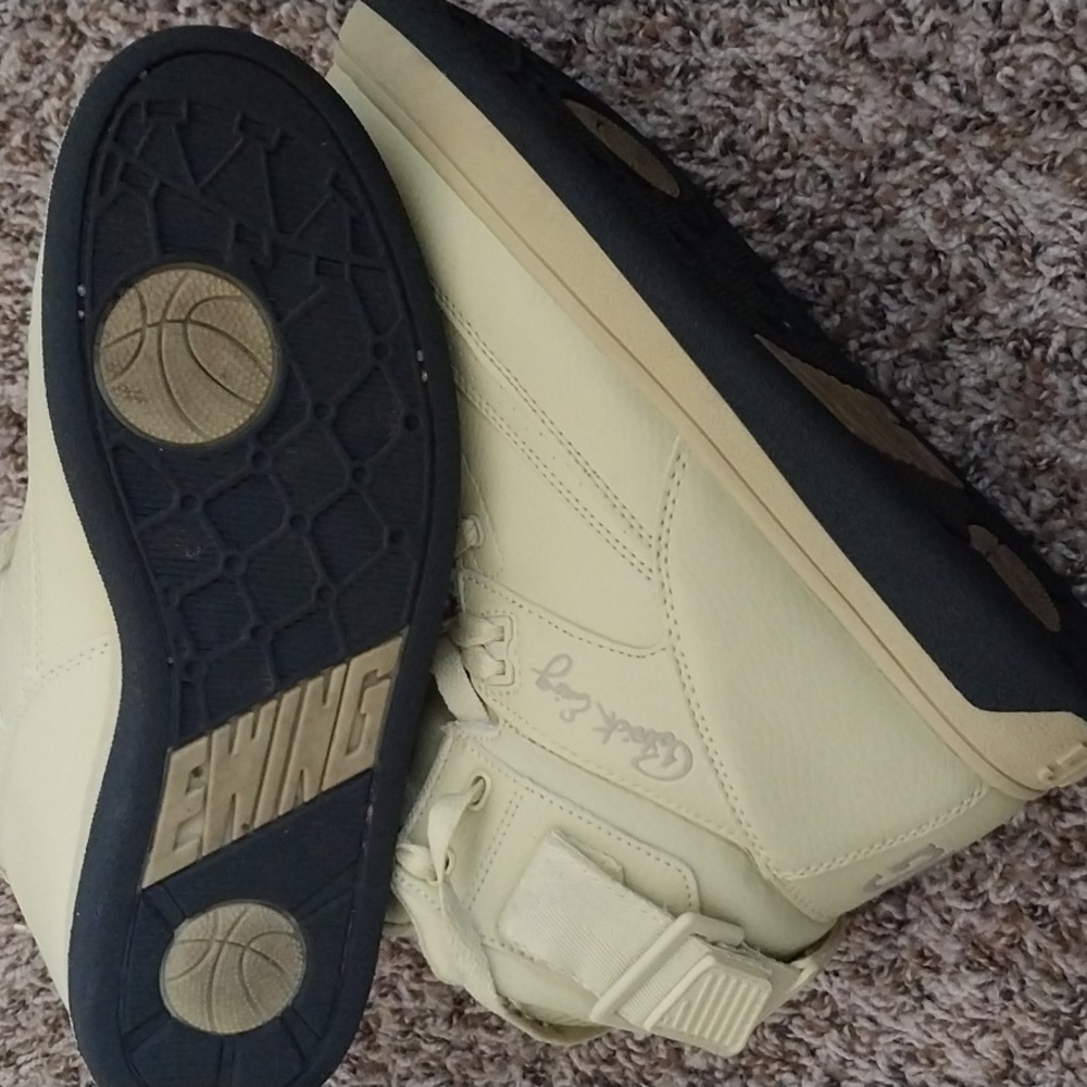Shoes - Picture 4 of 4